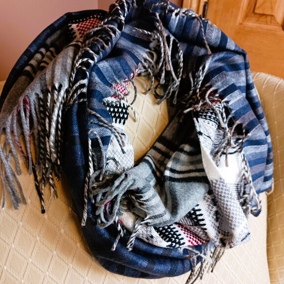 Winter Greys 3 Scarf set warm cozy soft NEW - Picture 3 of 6